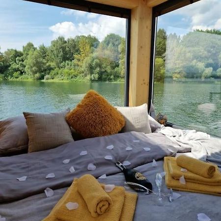 ホテル Aquachill Houseboat & Wellness Liptovský Trnovec エクステリア 写真