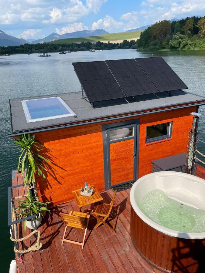 ホテル Aquachill Houseboat & Wellness Liptovský Trnovec エクステリア 写真