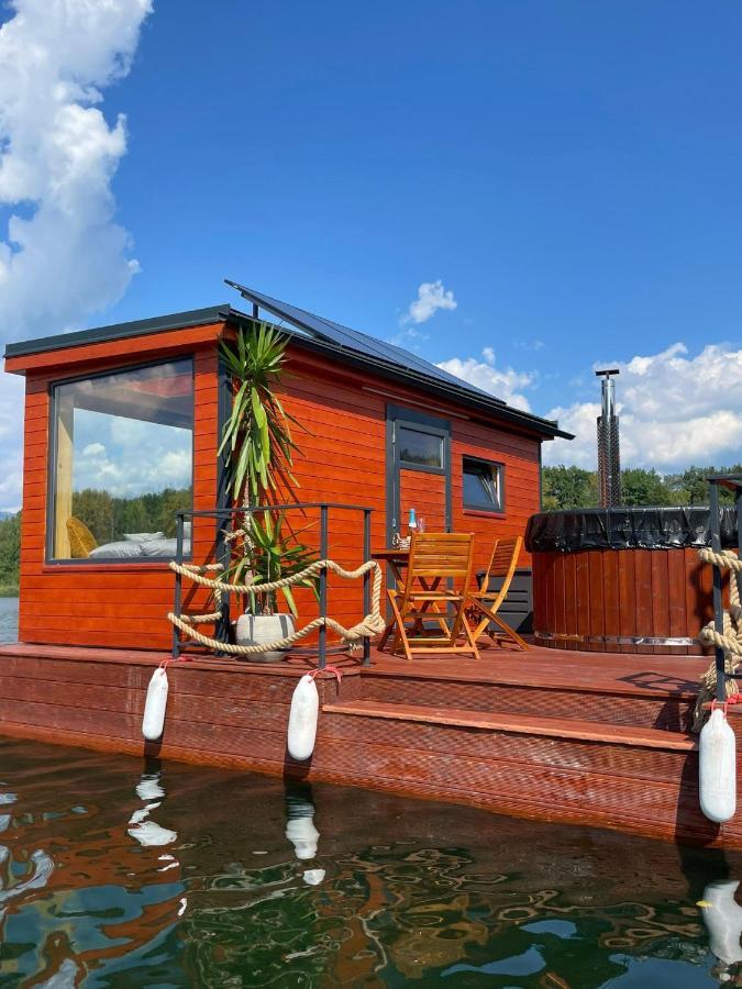 ホテル Aquachill Houseboat & Wellness Liptovský Trnovec エクステリア 写真