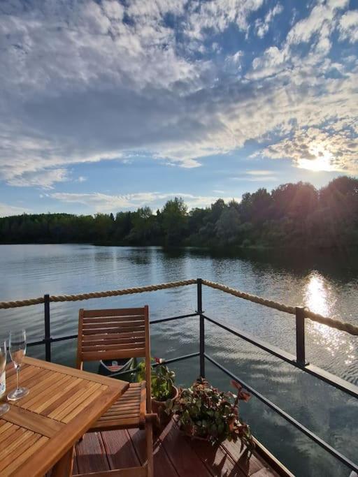 ホテル Aquachill Houseboat & Wellness Liptovský Trnovec エクステリア 写真