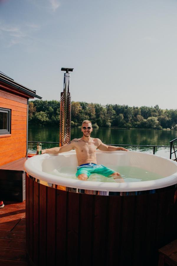 ホテル Aquachill Houseboat & Wellness Liptovský Trnovec エクステリア 写真
