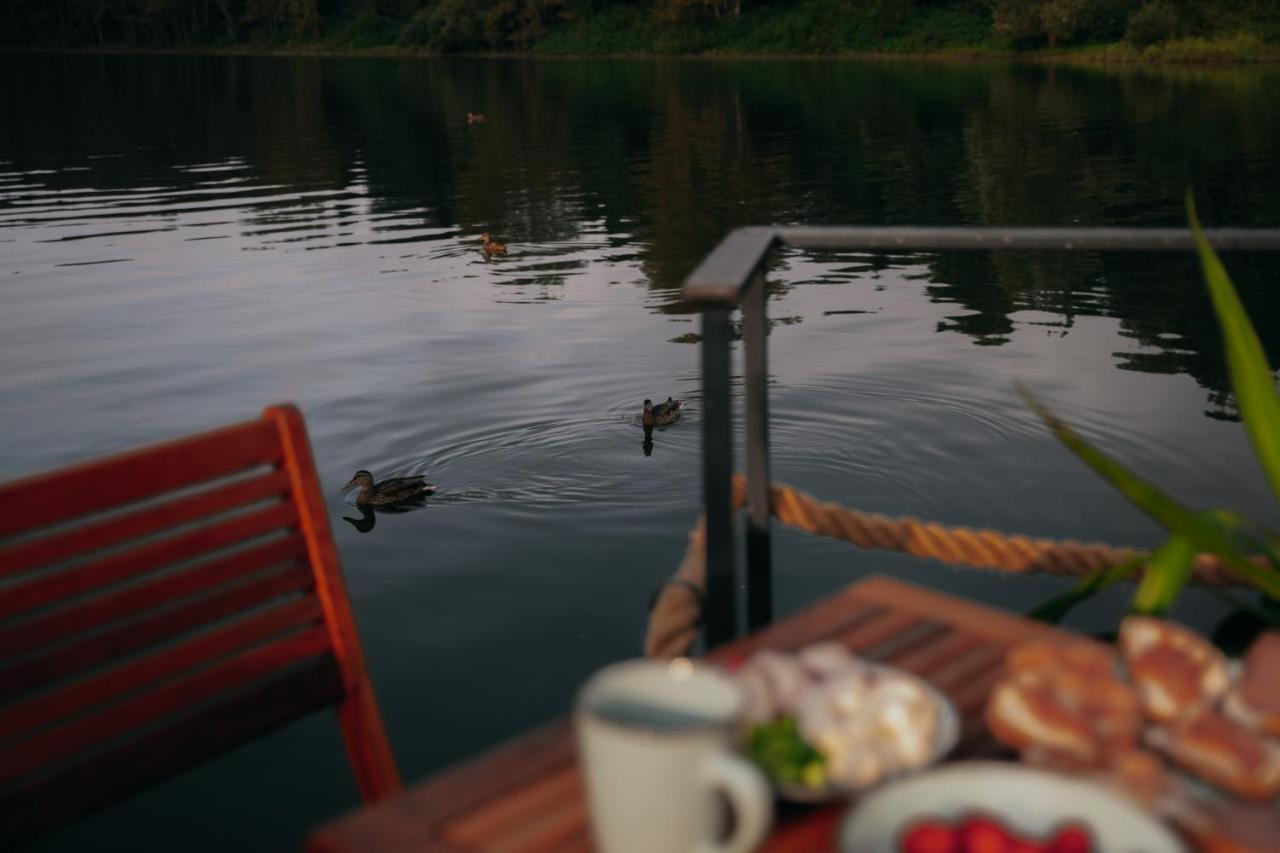 ホテル Aquachill Houseboat & Wellness Liptovský Trnovec エクステリア 写真