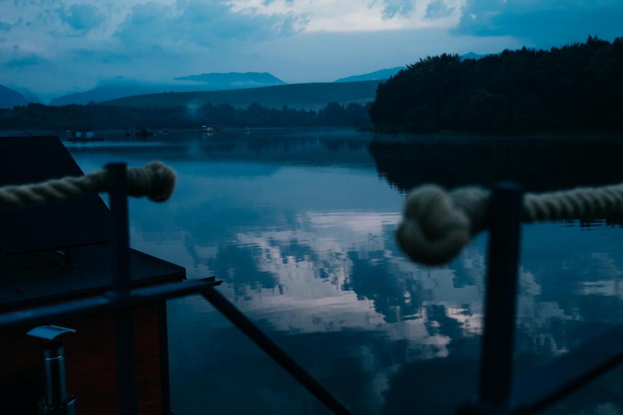 ホテル Aquachill Houseboat & Wellness Liptovský Trnovec エクステリア 写真