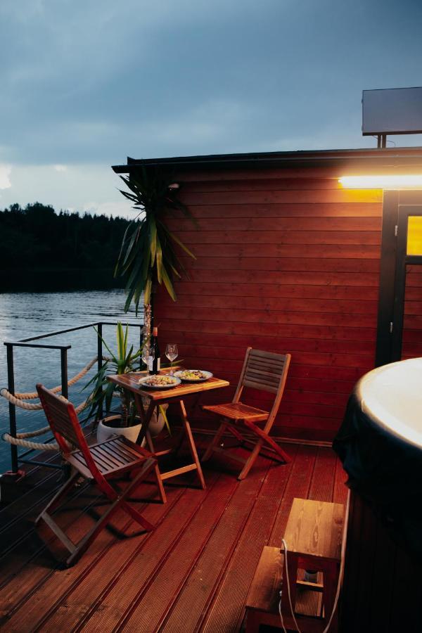 ホテル Aquachill Houseboat & Wellness Liptovský Trnovec エクステリア 写真