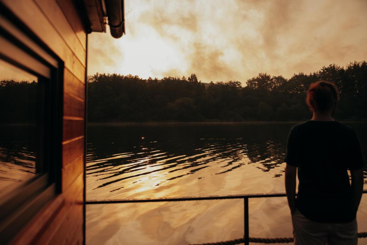 ホテル Aquachill Houseboat & Wellness Liptovský Trnovec エクステリア 写真