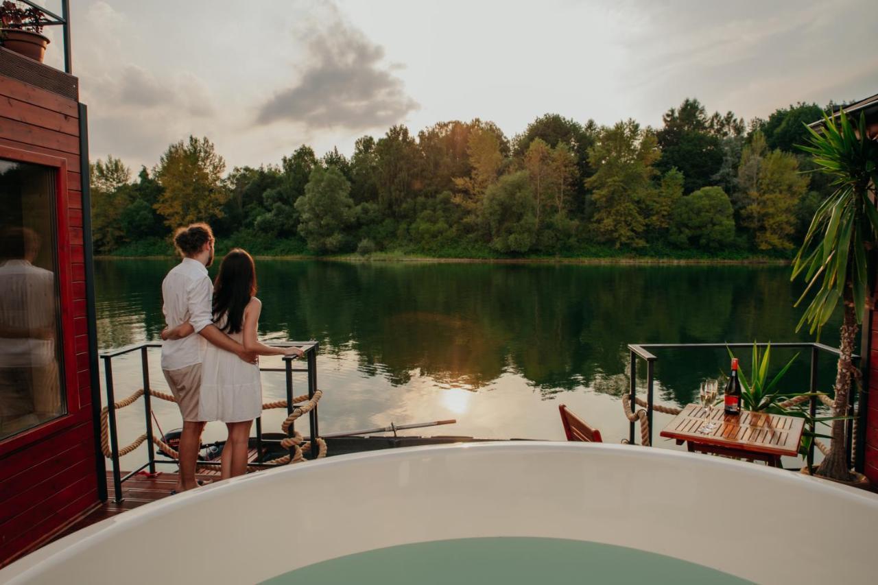 ホテル Aquachill Houseboat & Wellness Liptovský Trnovec エクステリア 写真