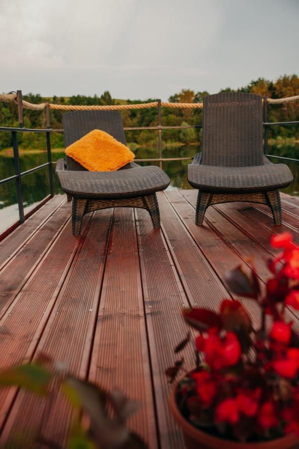 ホテル Aquachill Houseboat & Wellness Liptovský Trnovec エクステリア 写真