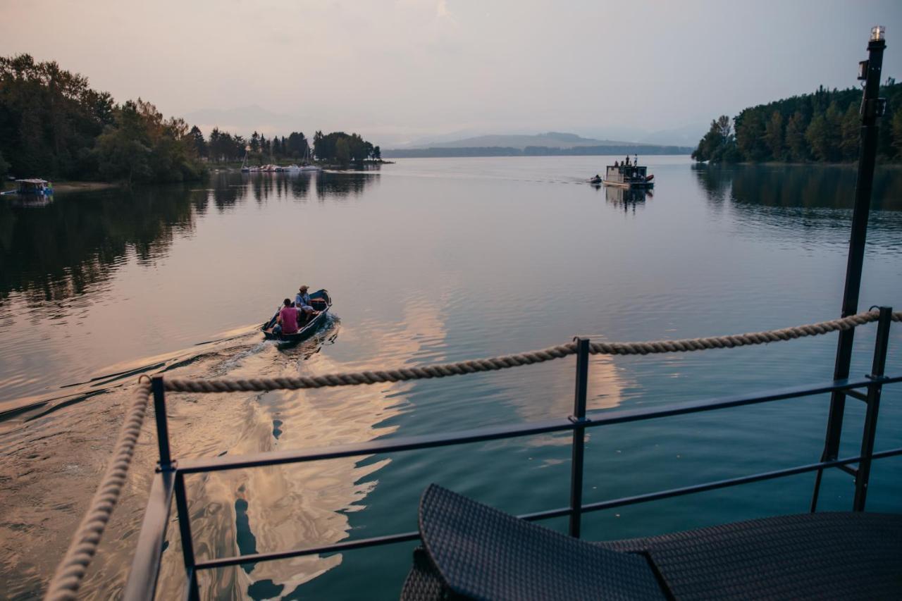 ホテル Aquachill Houseboat & Wellness Liptovský Trnovec エクステリア 写真