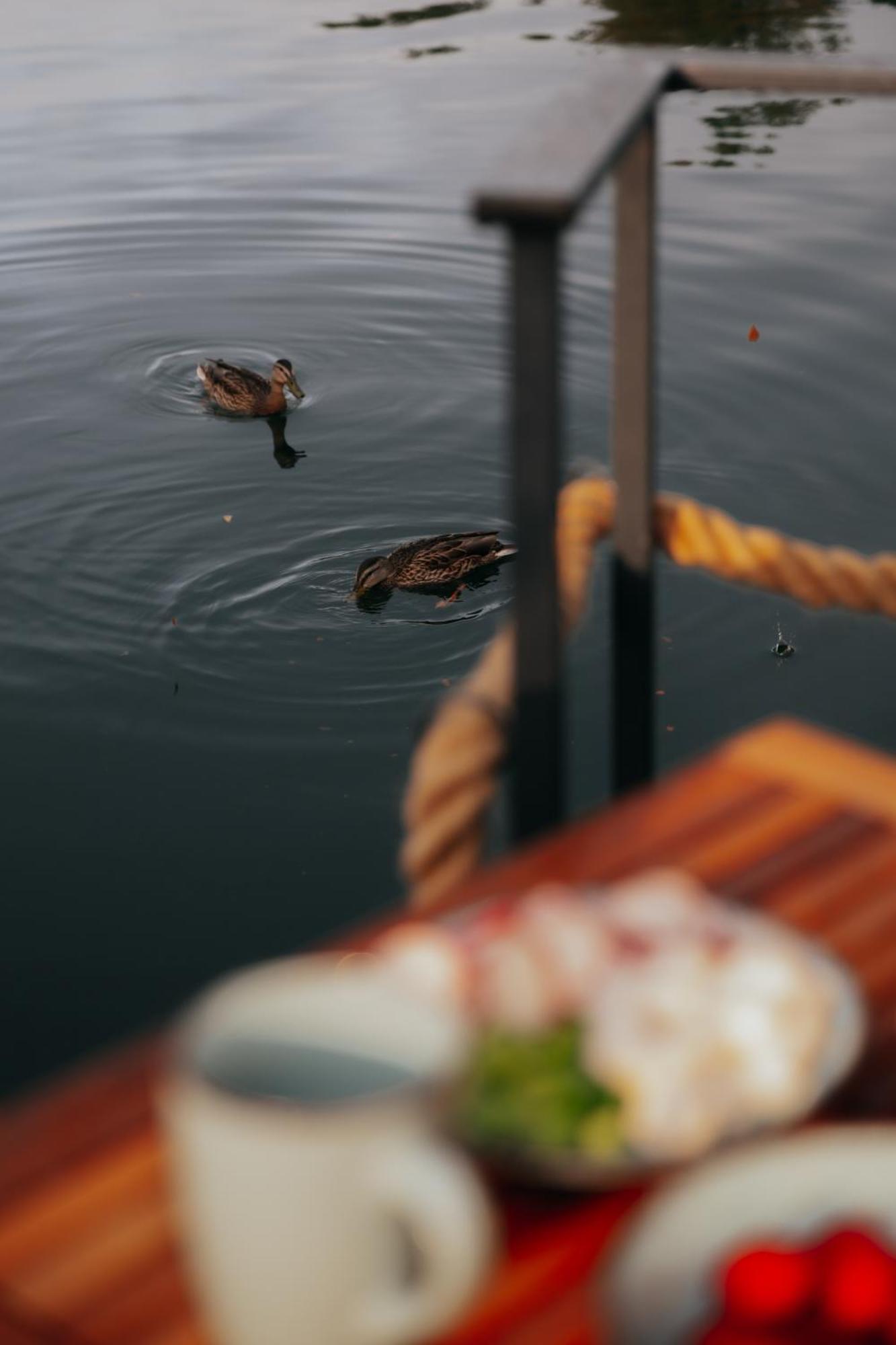 ホテル Aquachill Houseboat & Wellness Liptovský Trnovec エクステリア 写真
