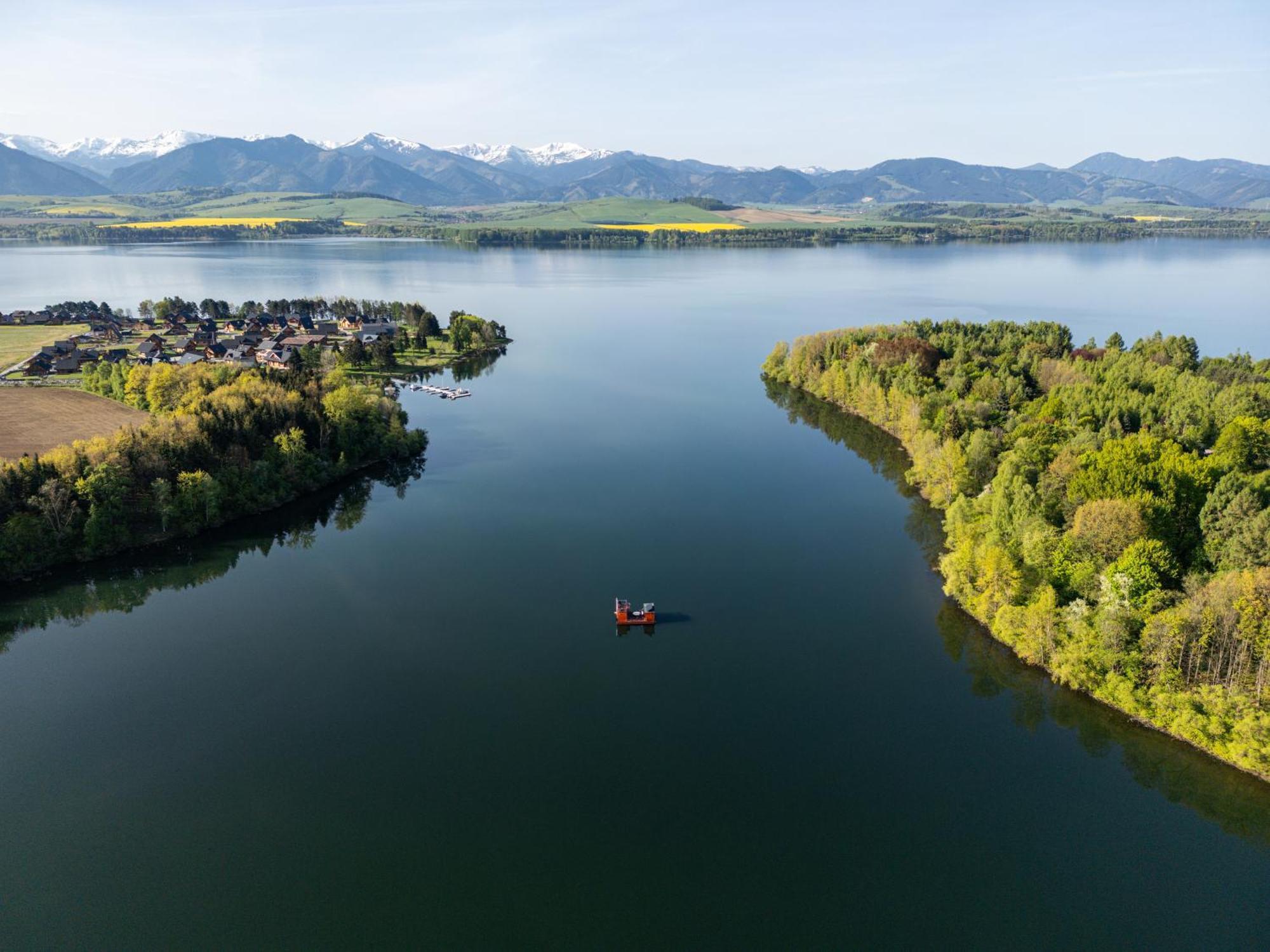 ホテル Aquachill Houseboat & Wellness Liptovský Trnovec エクステリア 写真