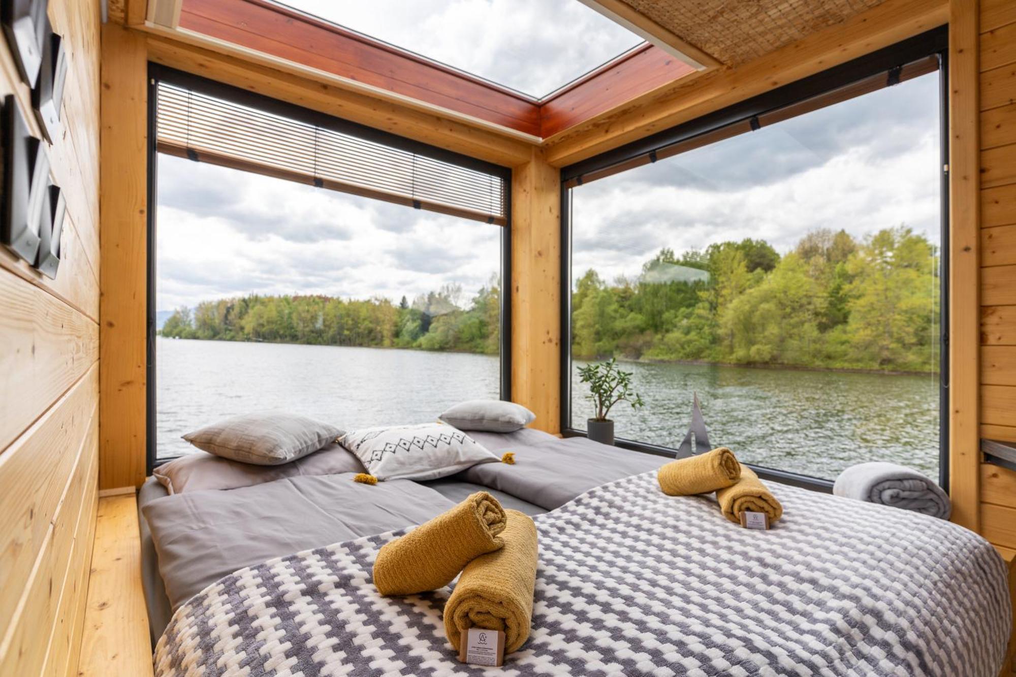 ホテル Aquachill Houseboat & Wellness Liptovský Trnovec エクステリア 写真