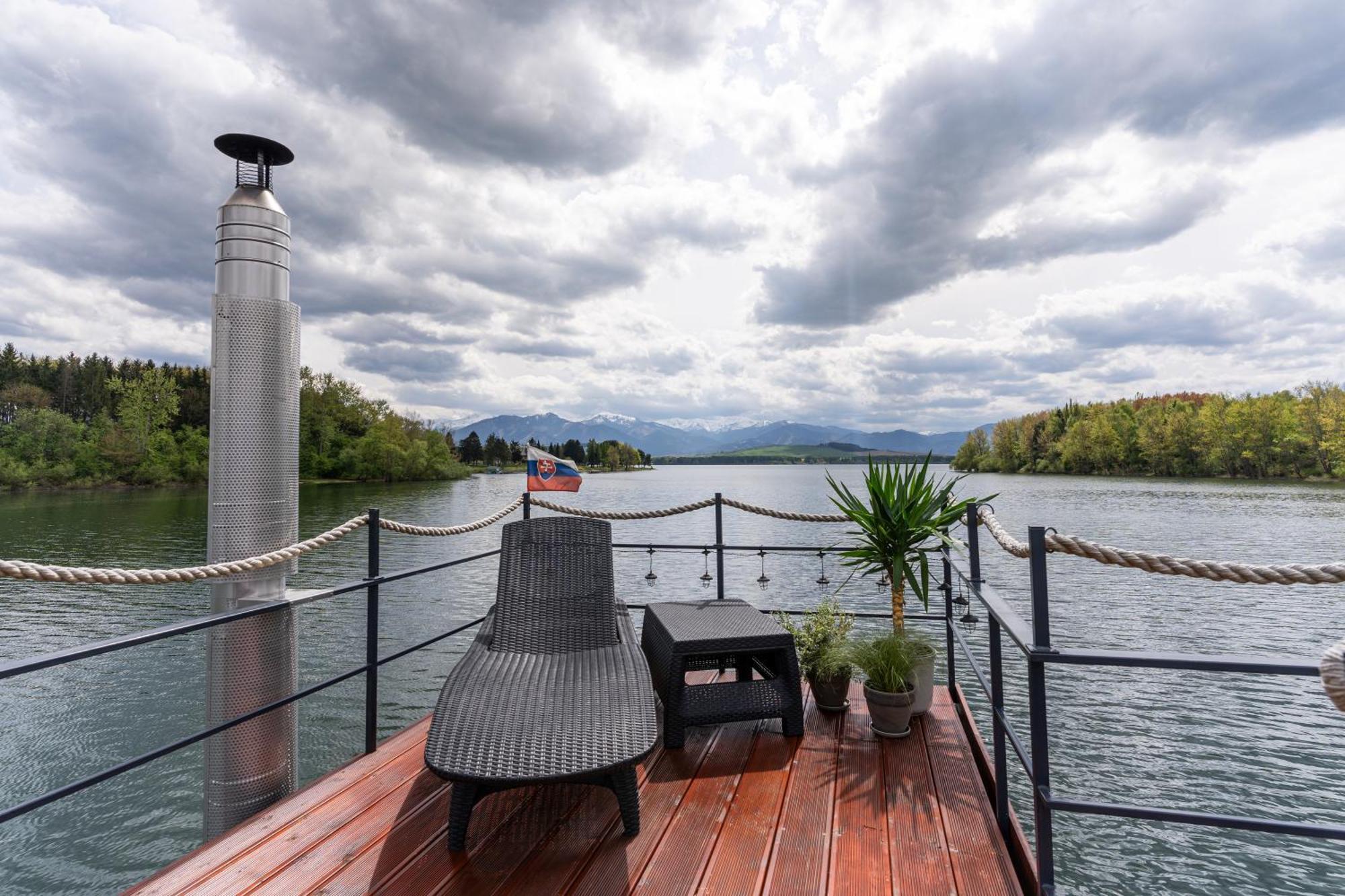 ホテル Aquachill Houseboat & Wellness Liptovský Trnovec エクステリア 写真