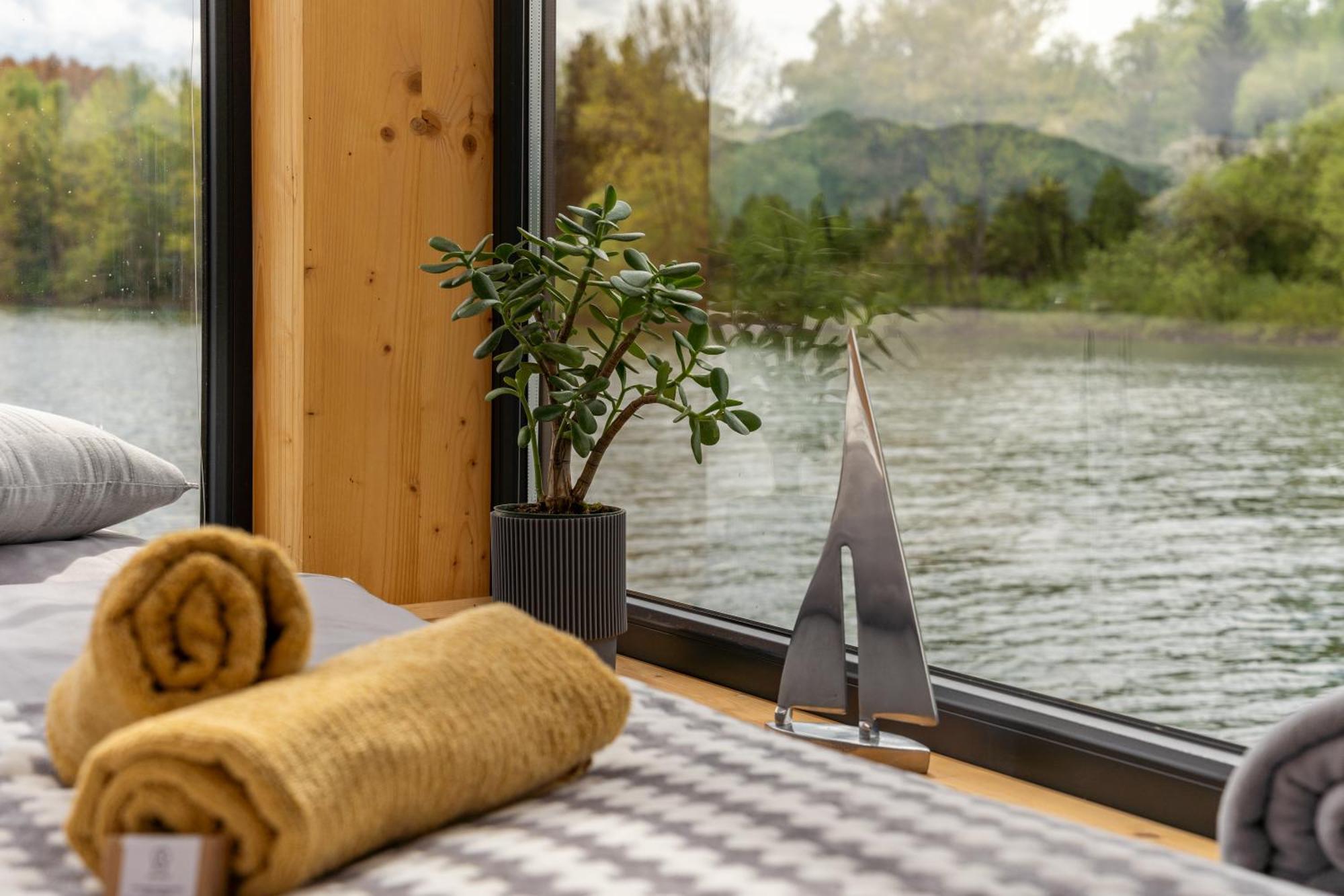ホテル Aquachill Houseboat & Wellness Liptovský Trnovec エクステリア 写真